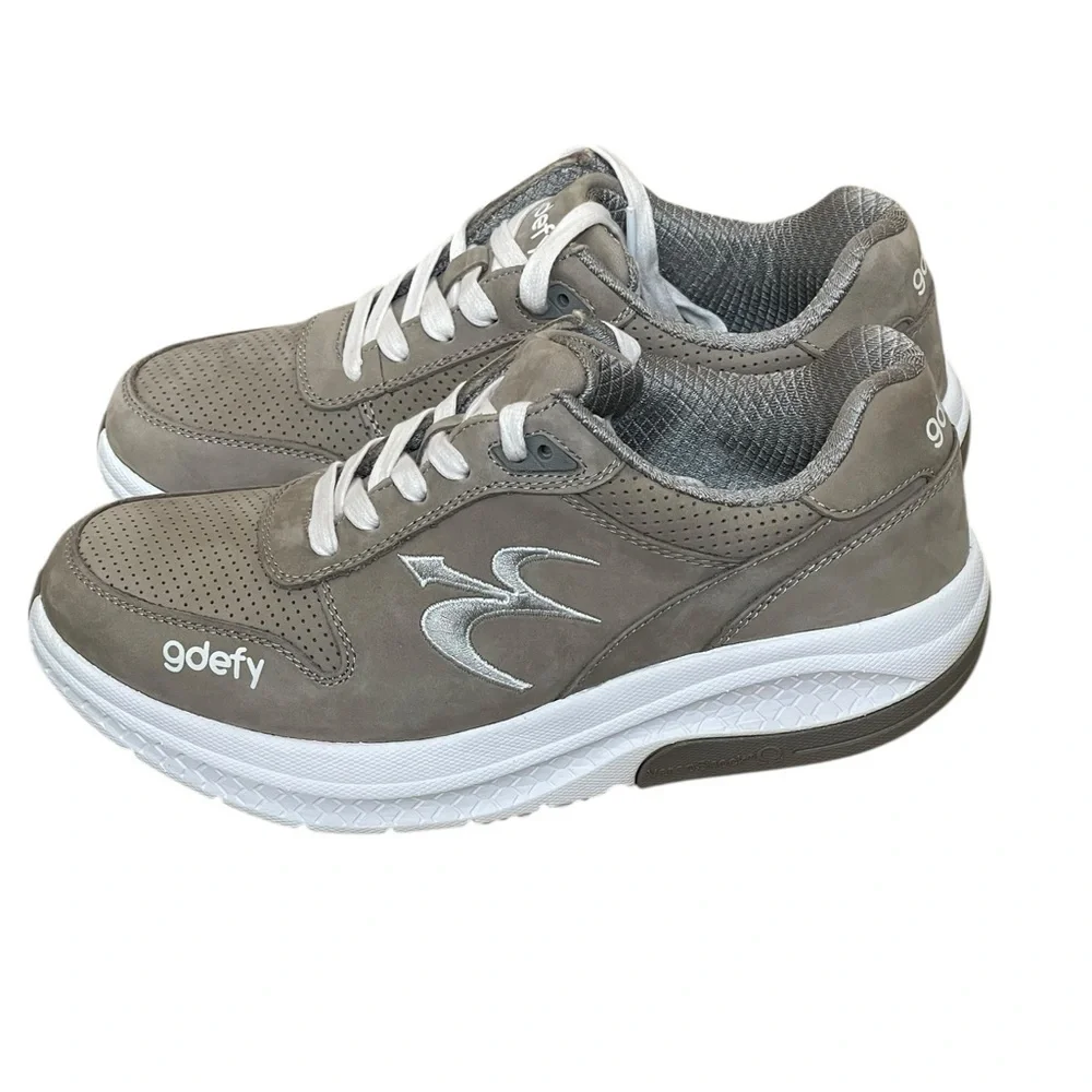 NWT GDEFY Orion Athletic shoes tan/ white‎ size 10
